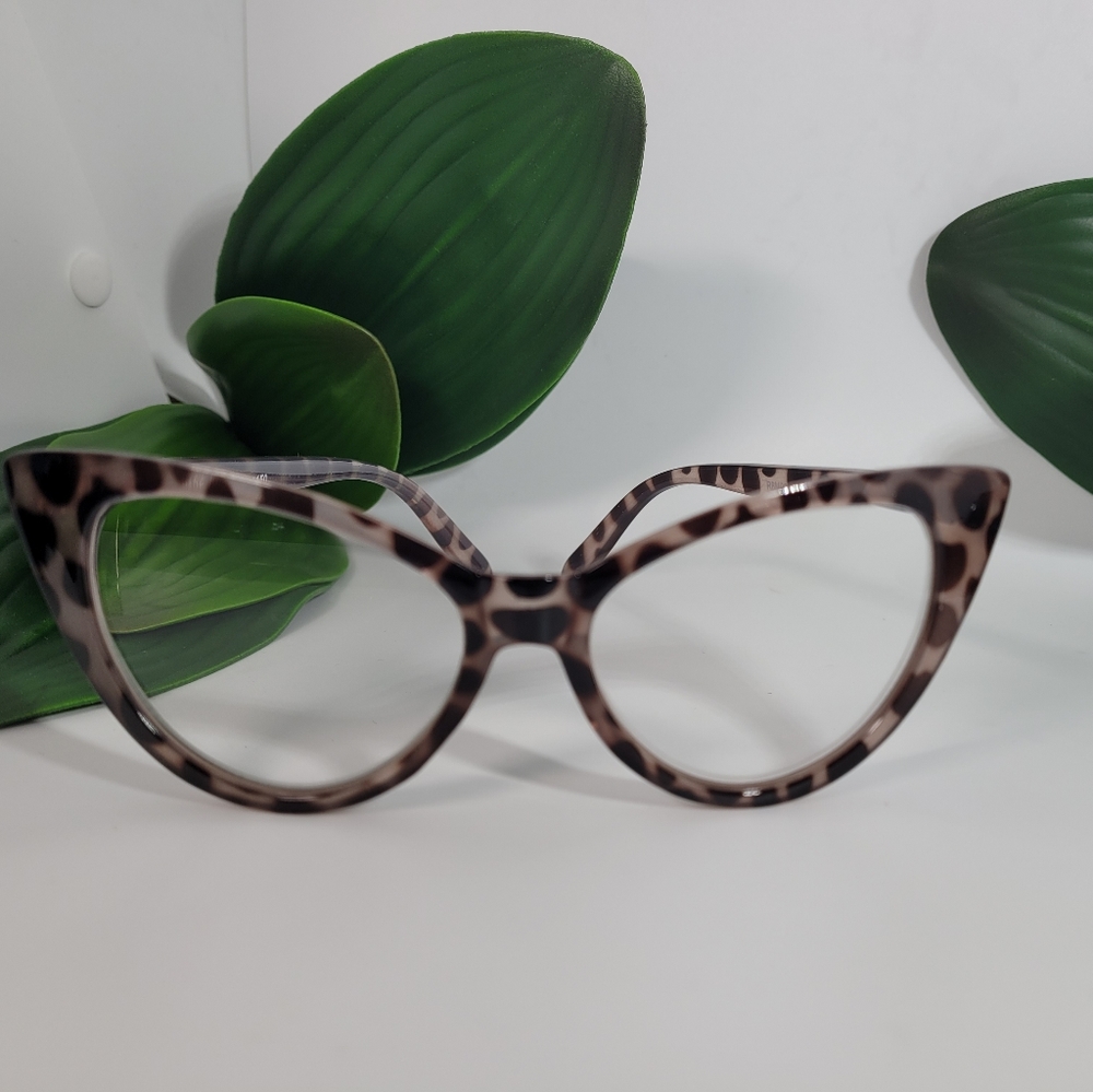 Giraffe Print Cat Eye Reader - Picture 5 of 7
